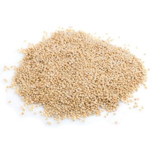 pile,of,raw,white,quinoa,isolated,on,white,background.,side